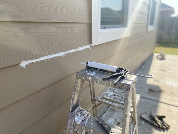 Fresh caulk bead along a siding joint on a Teravista repaint